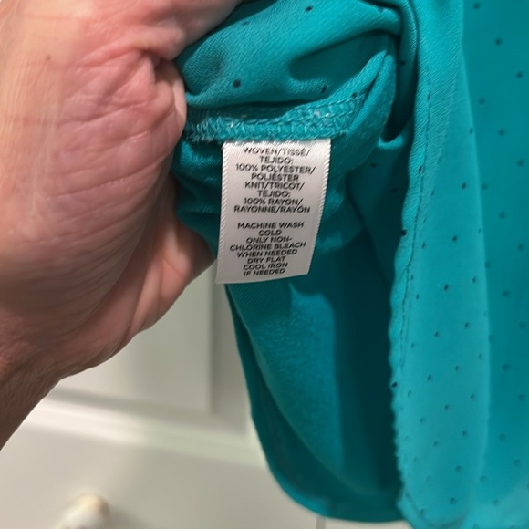 Sleeveless Teal Blouse - Picture 4 of 6